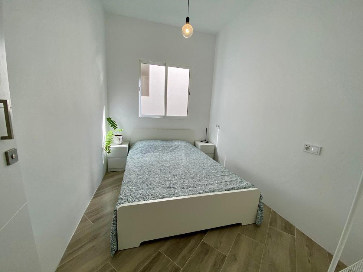 Room With Private Bathroom - Vivienda Vacacional Out Of Blue 산타크루즈데라팔마 외부 사진