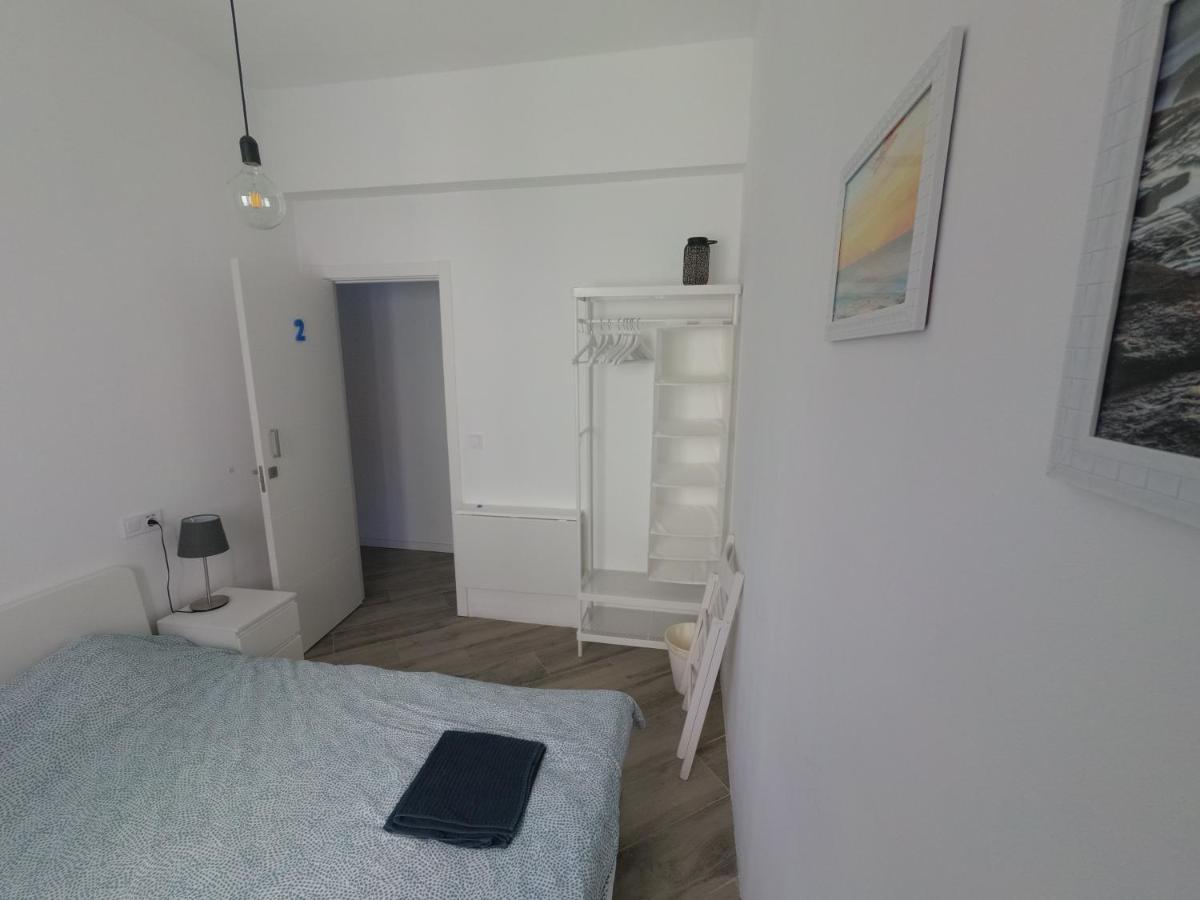 Room With Private Bathroom - Vivienda Vacacional Out Of Blue 산타크루즈데라팔마 외부 사진