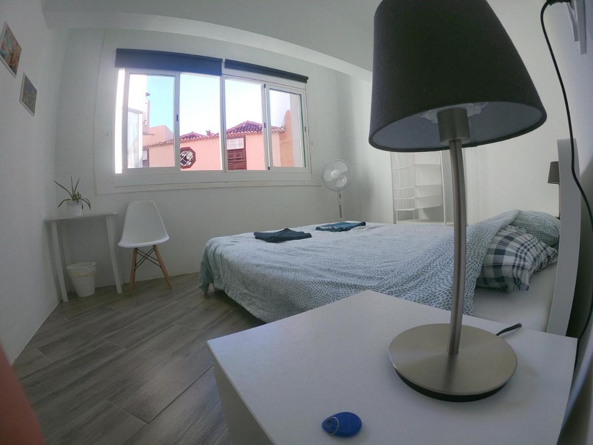 Room With Private Bathroom - Vivienda Vacacional Out Of Blue 산타크루즈데라팔마 외부 사진