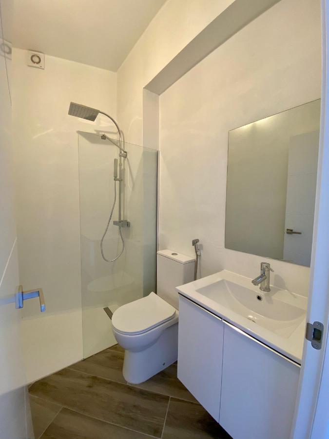 Room With Private Bathroom - Vivienda Vacacional Out Of Blue 산타크루즈데라팔마 외부 사진