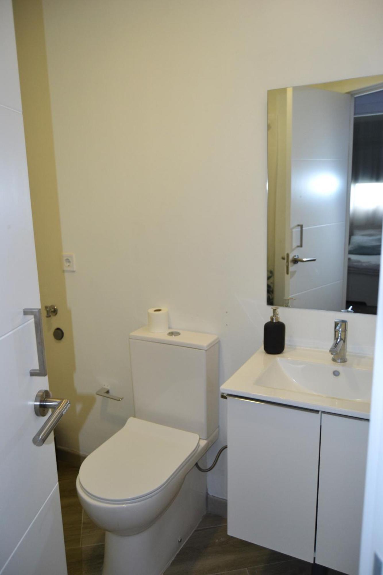 Room With Private Bathroom - Vivienda Vacacional Out Of Blue 산타크루즈데라팔마 외부 사진
